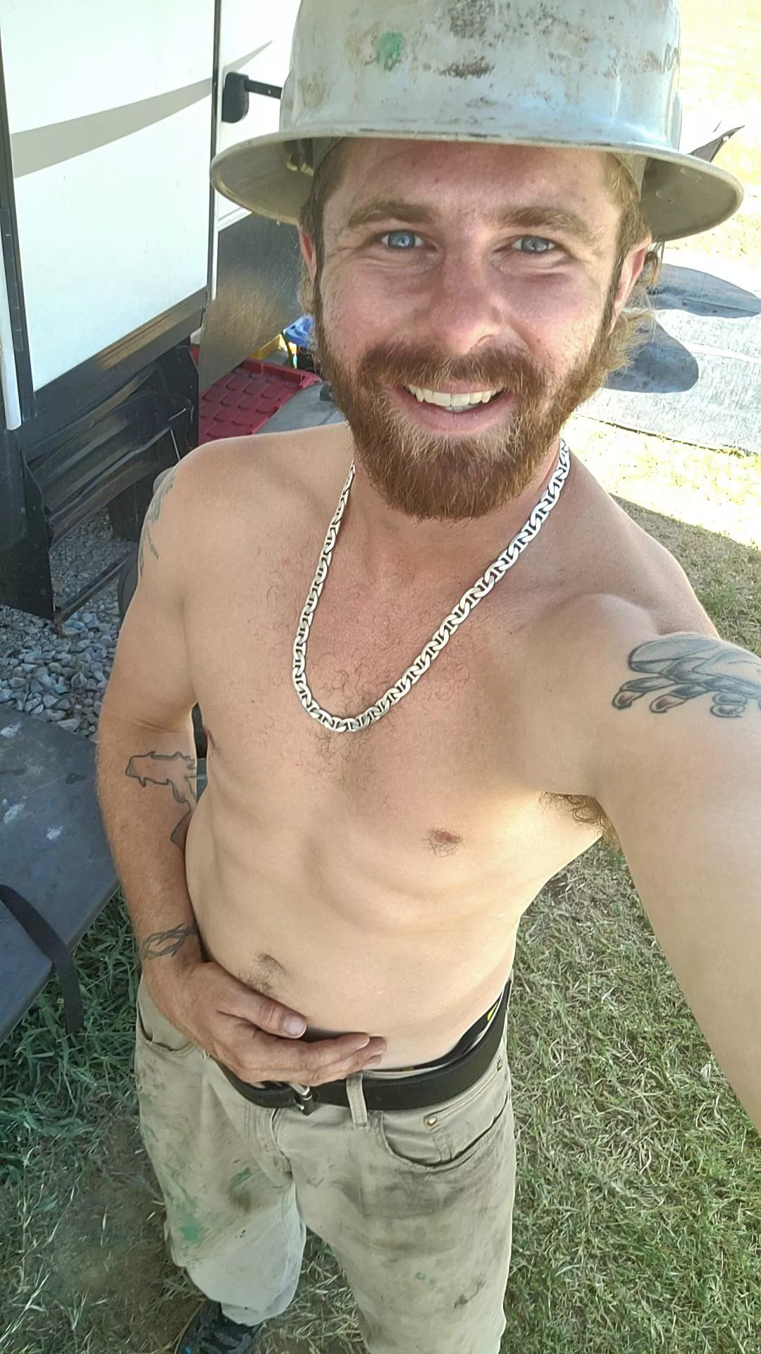 ust the average after work blue collar addition selfie 😉 tgif. (28)