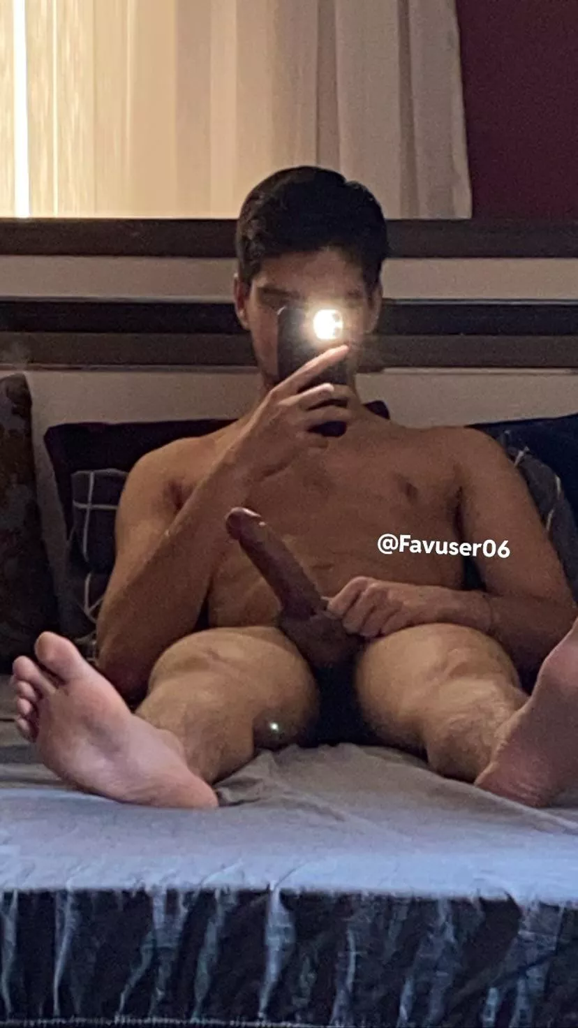 Want a big bro ,that licks my whole body.