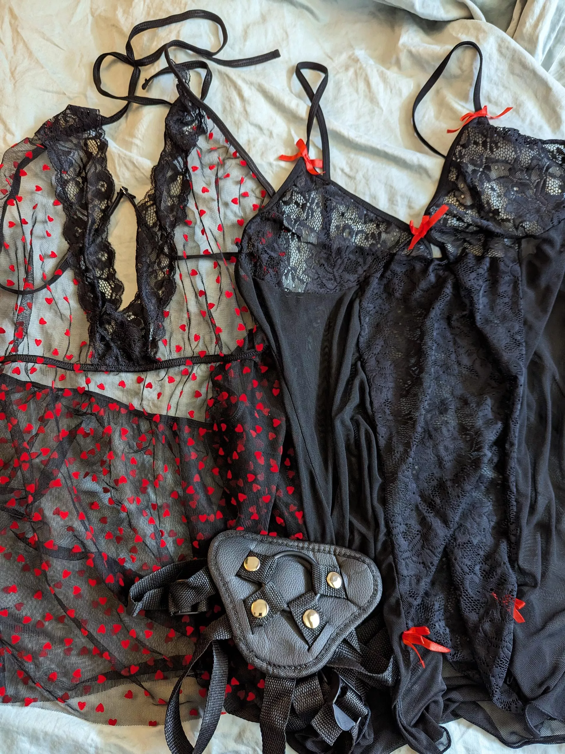 Which do you think he'll(28M) like more hearts or bows?