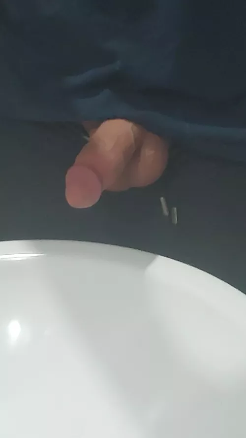 Who wanna suck my softie? Maybe i can give a treatment when it gets hard🥵