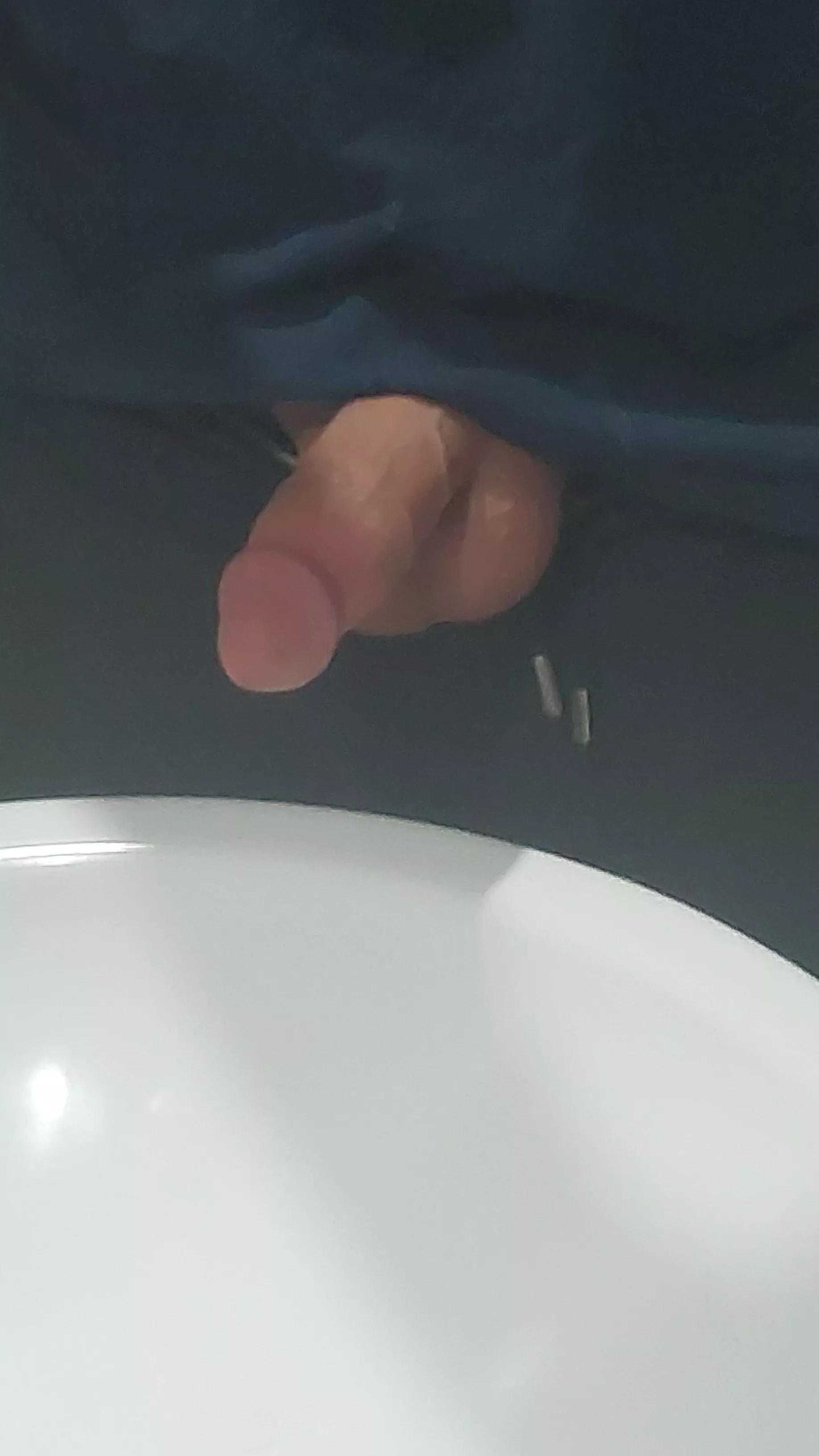 Who wanna suck my softie? Maybe i can give a treatment when it gets hard🥵