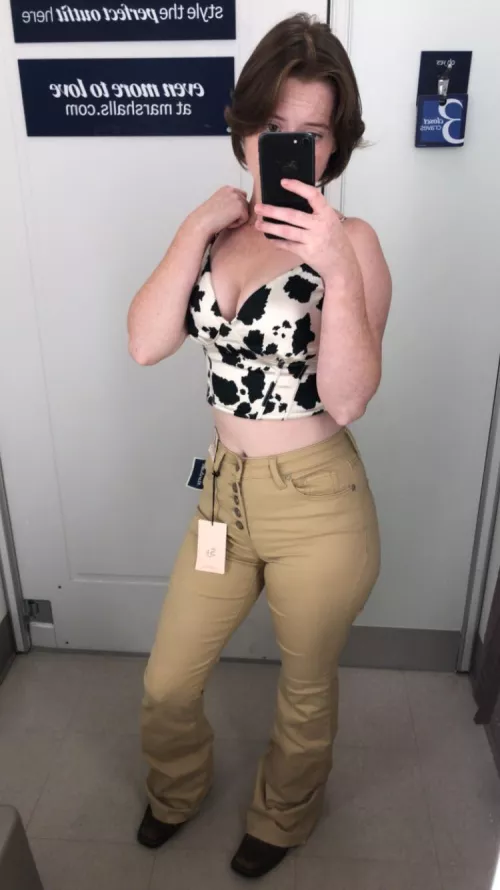 Would you walk me on leash around the fair ? Showing off your hucow?