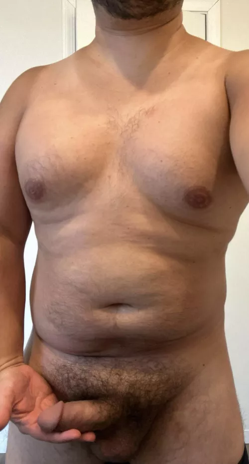 32 use to be self conscious about my body and dick but you either like it or you don't. 🤷🏻‍♂️ proud dadbod with a thick cock