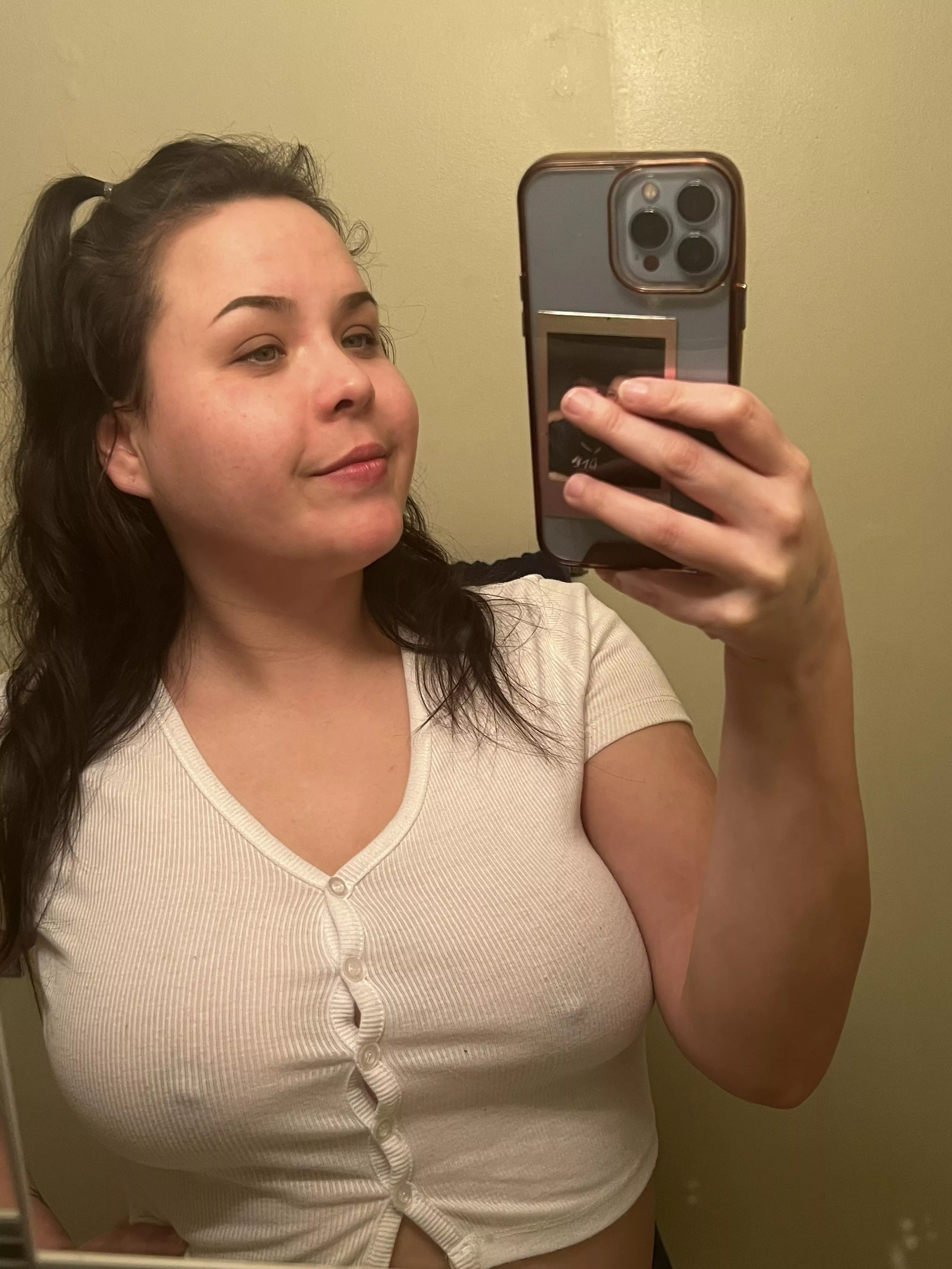 braless by day, topless at night 👀