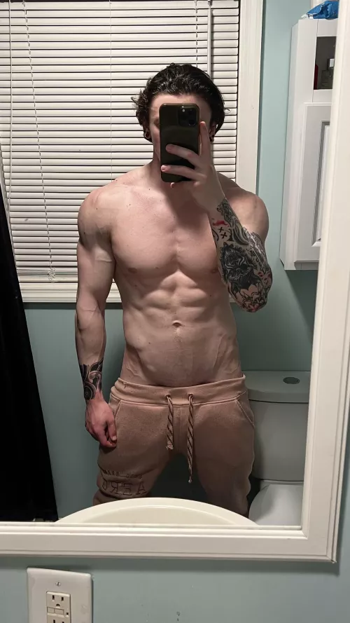 Can someone come ride my face pls??