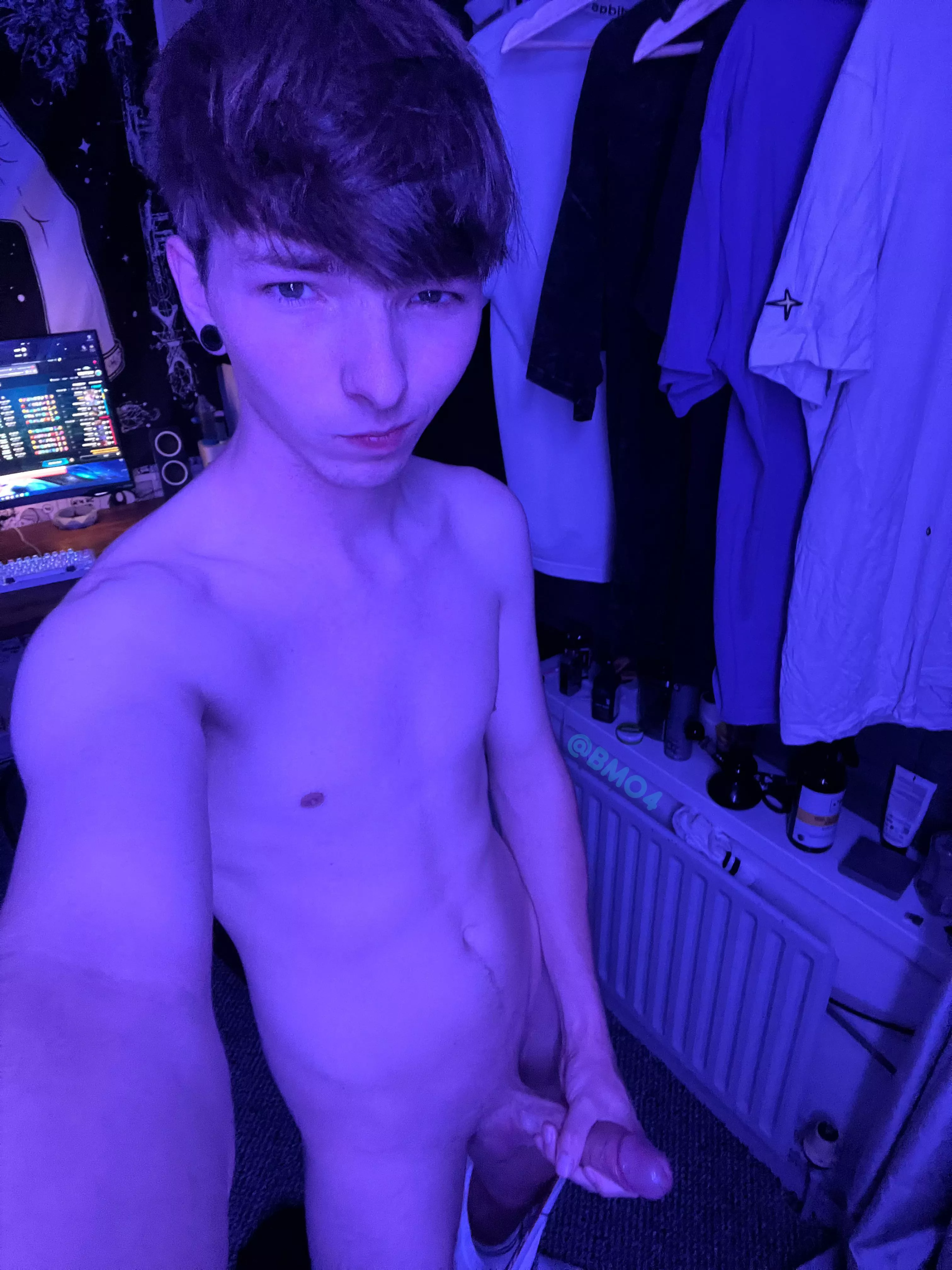 Hold it like a weapon ^w^