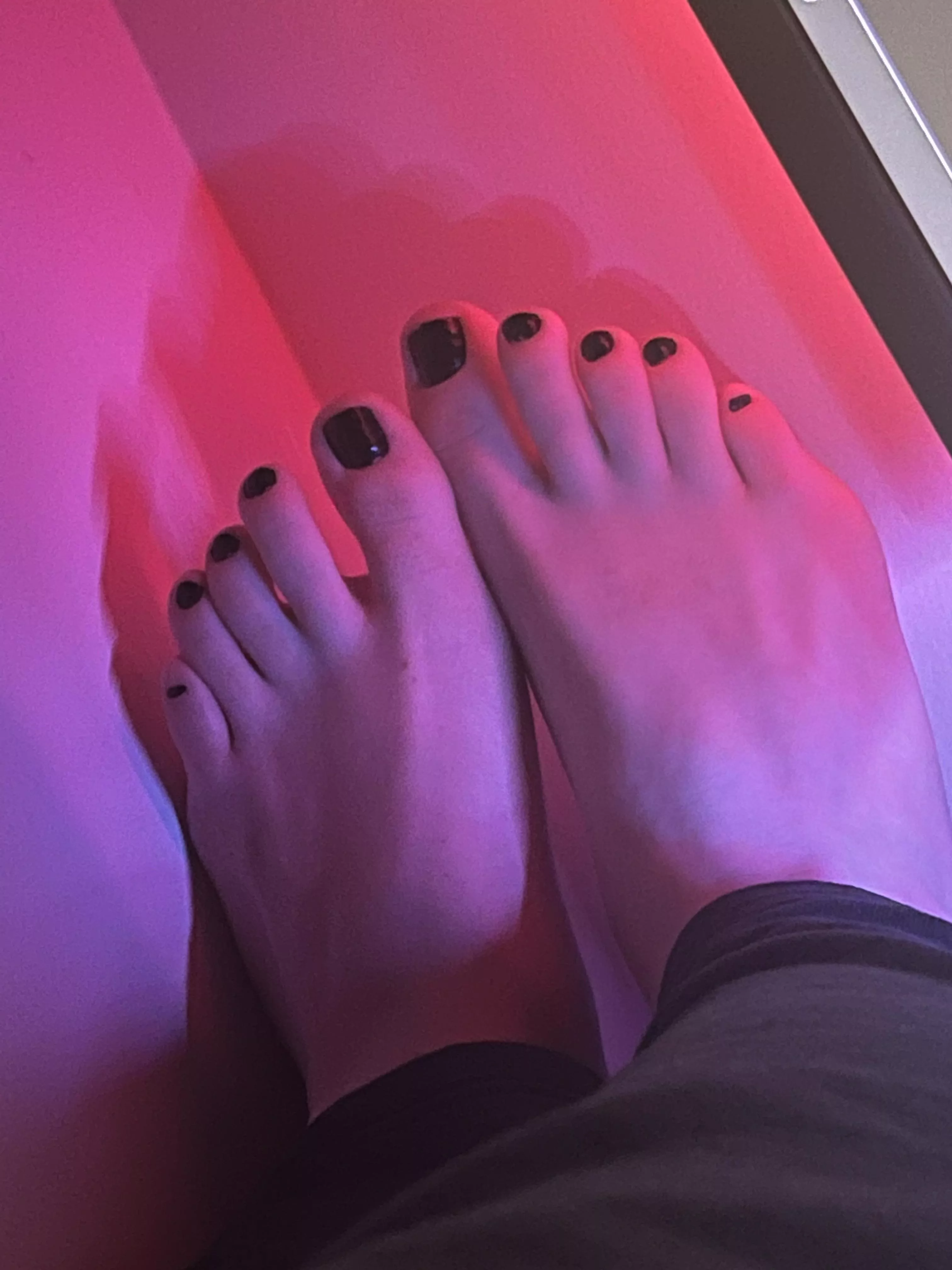 I want my toes sucked so bad, any volunteers?