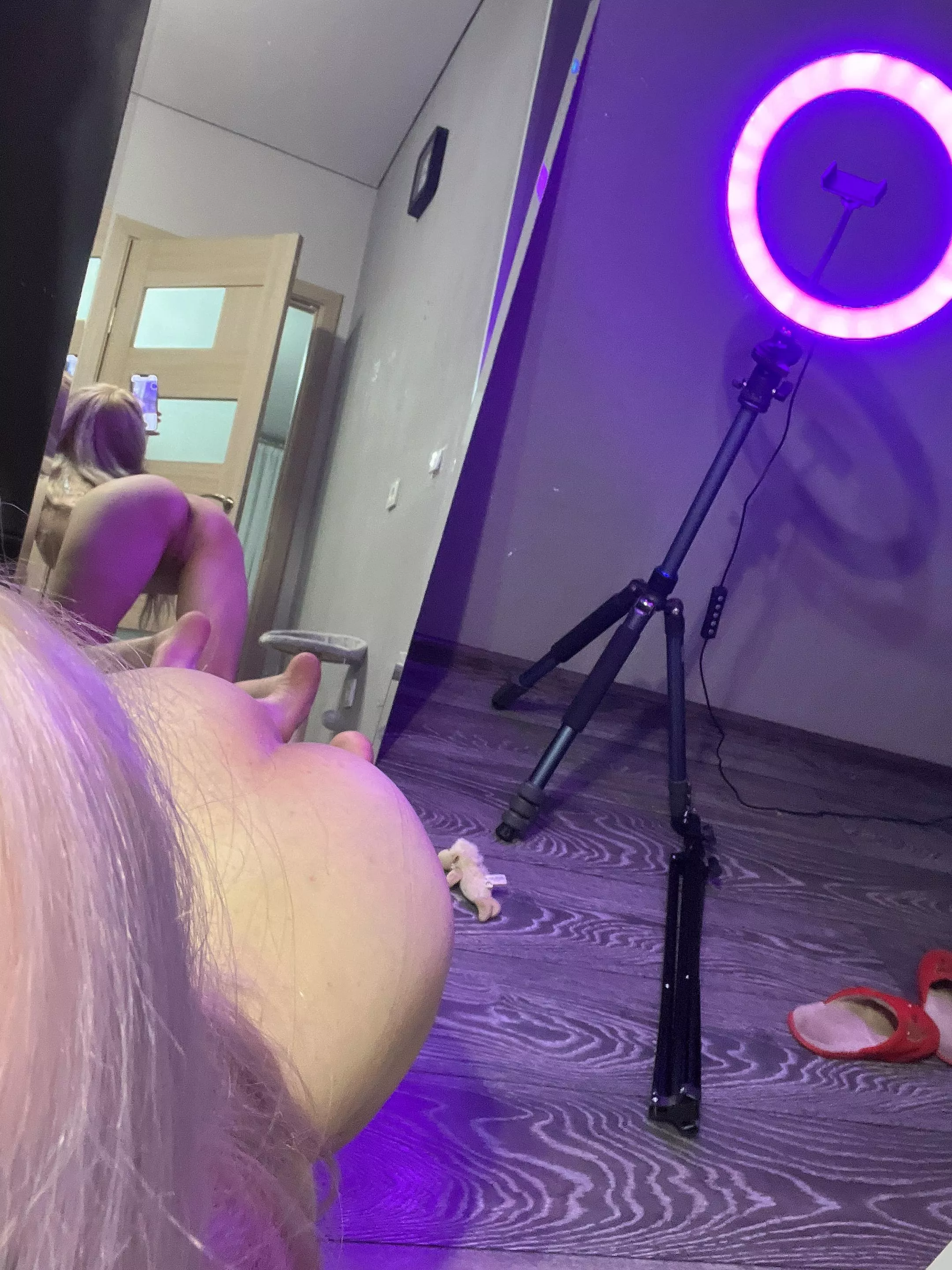 It was very inconvenient to take such a photo, can someone help me next time?