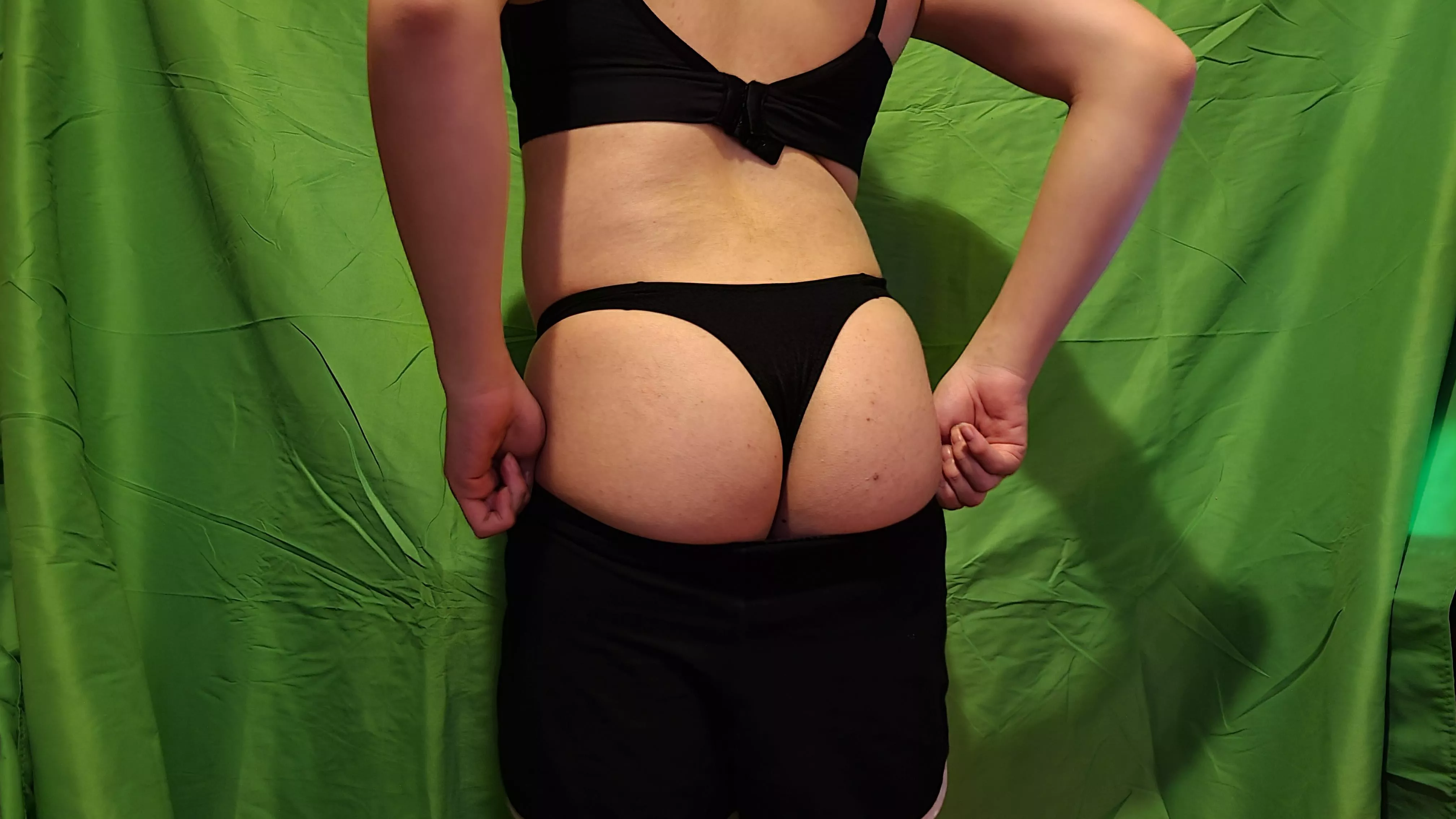 Put some icing on my cake~ (ngl, it's more a crepe lol) (if you're going to tribute, don't save my pic)