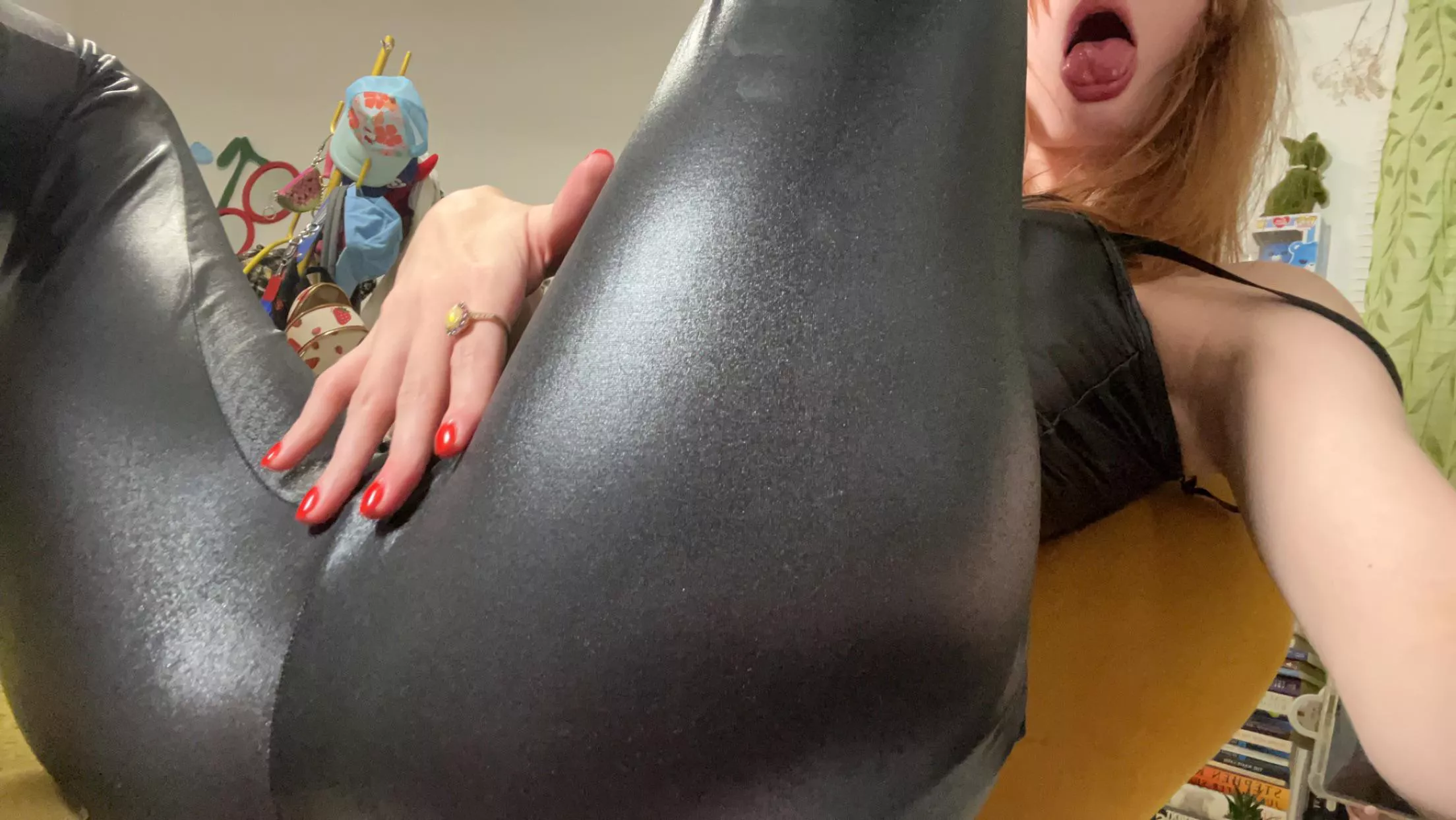 Want you inbetween my leather thighs