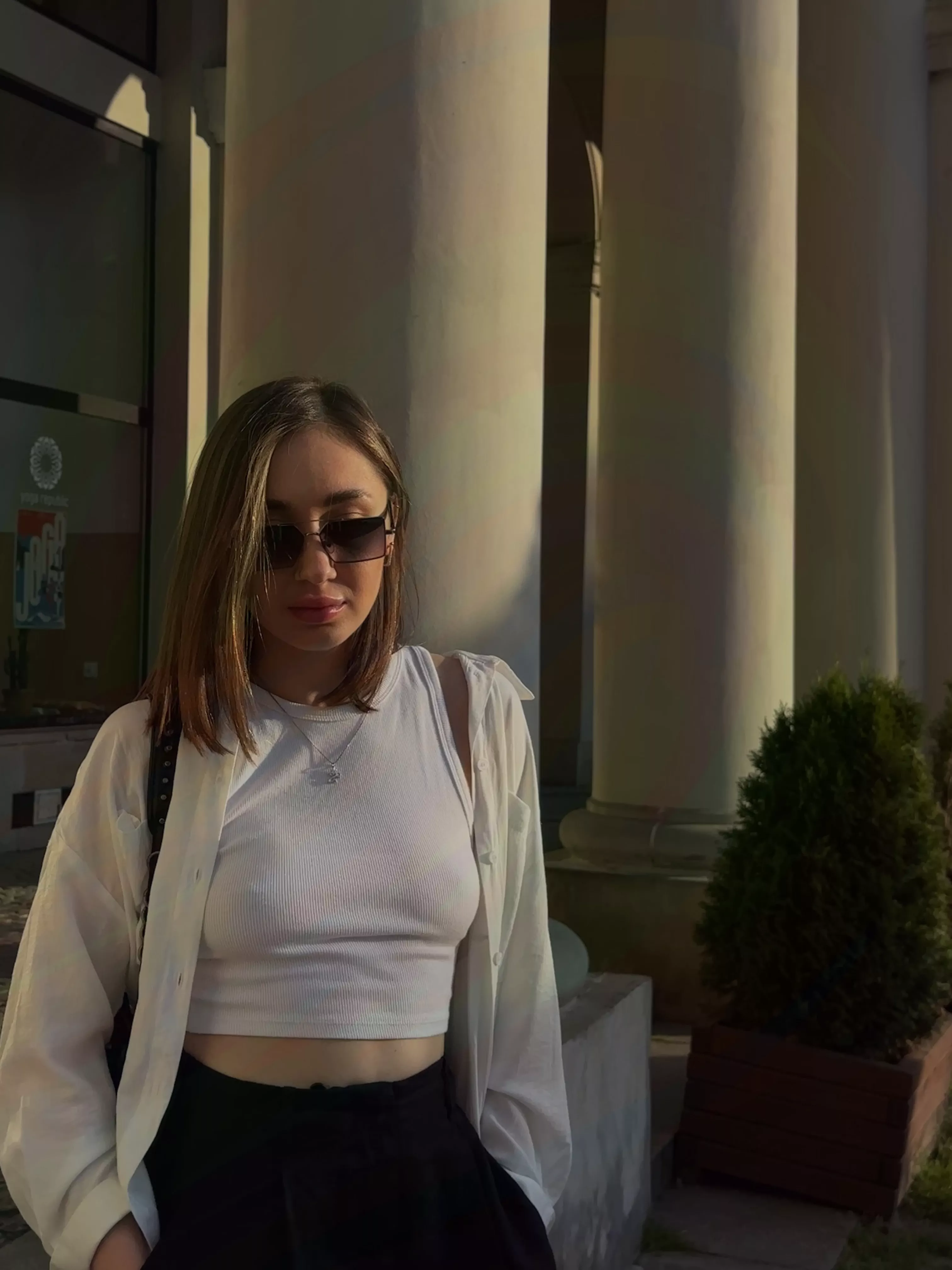 Who wanna fuck my virgin holes?!