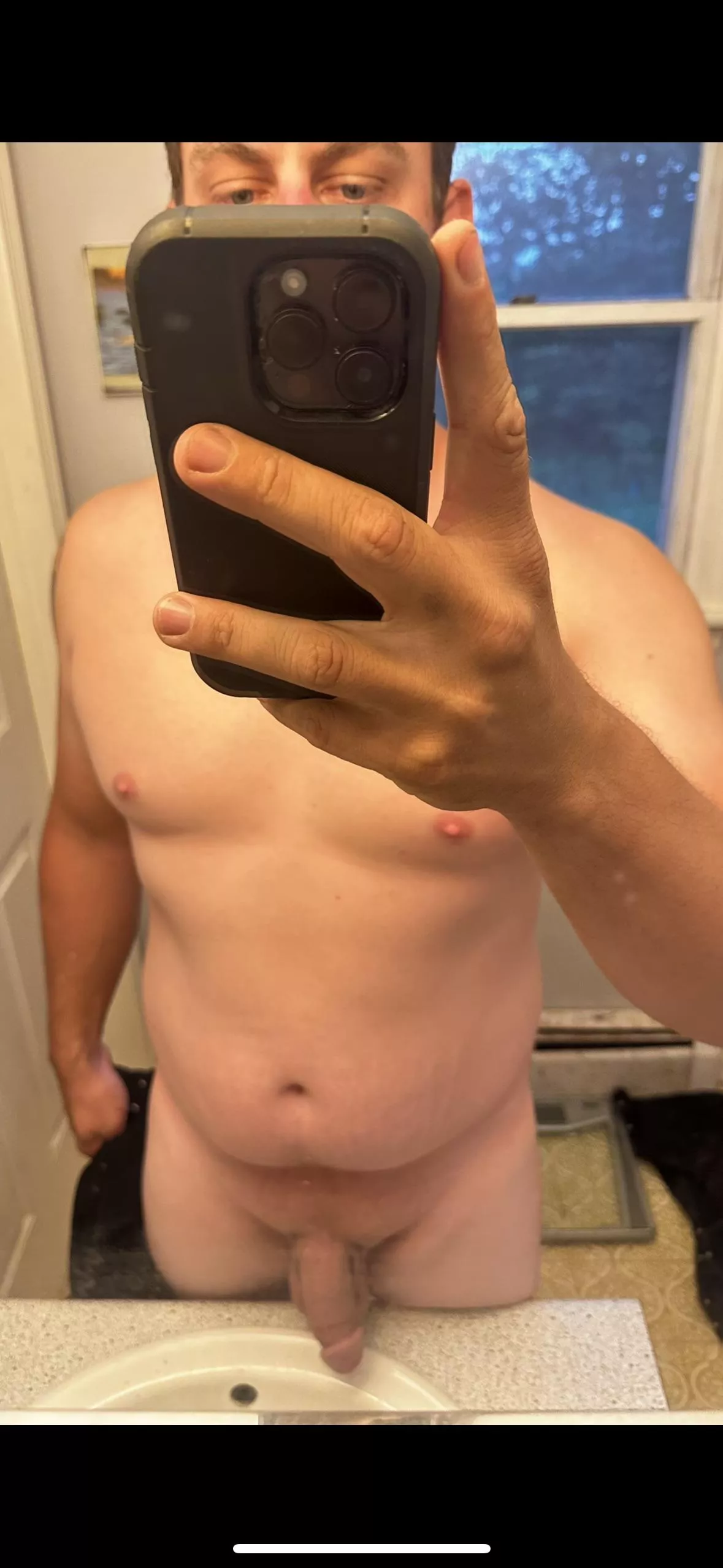 [33] married with 4 kids. Tell me what you like.