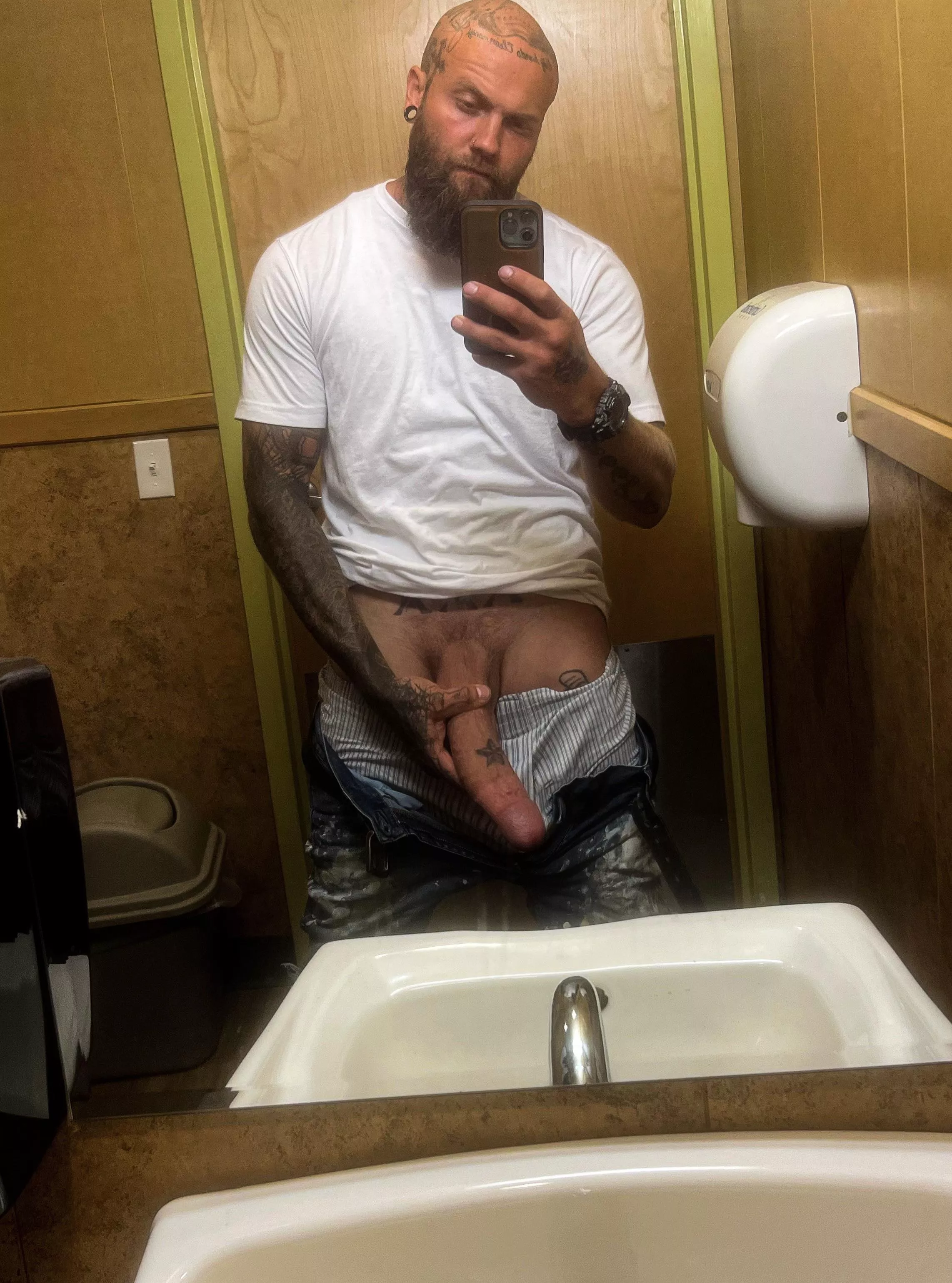 Bigger then anyone in here #facts challenge me 💯✌🏼✌🏼😈