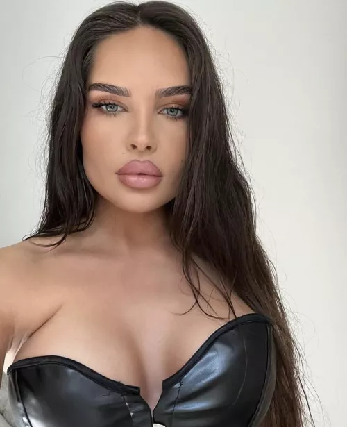 Brunettes give the best head