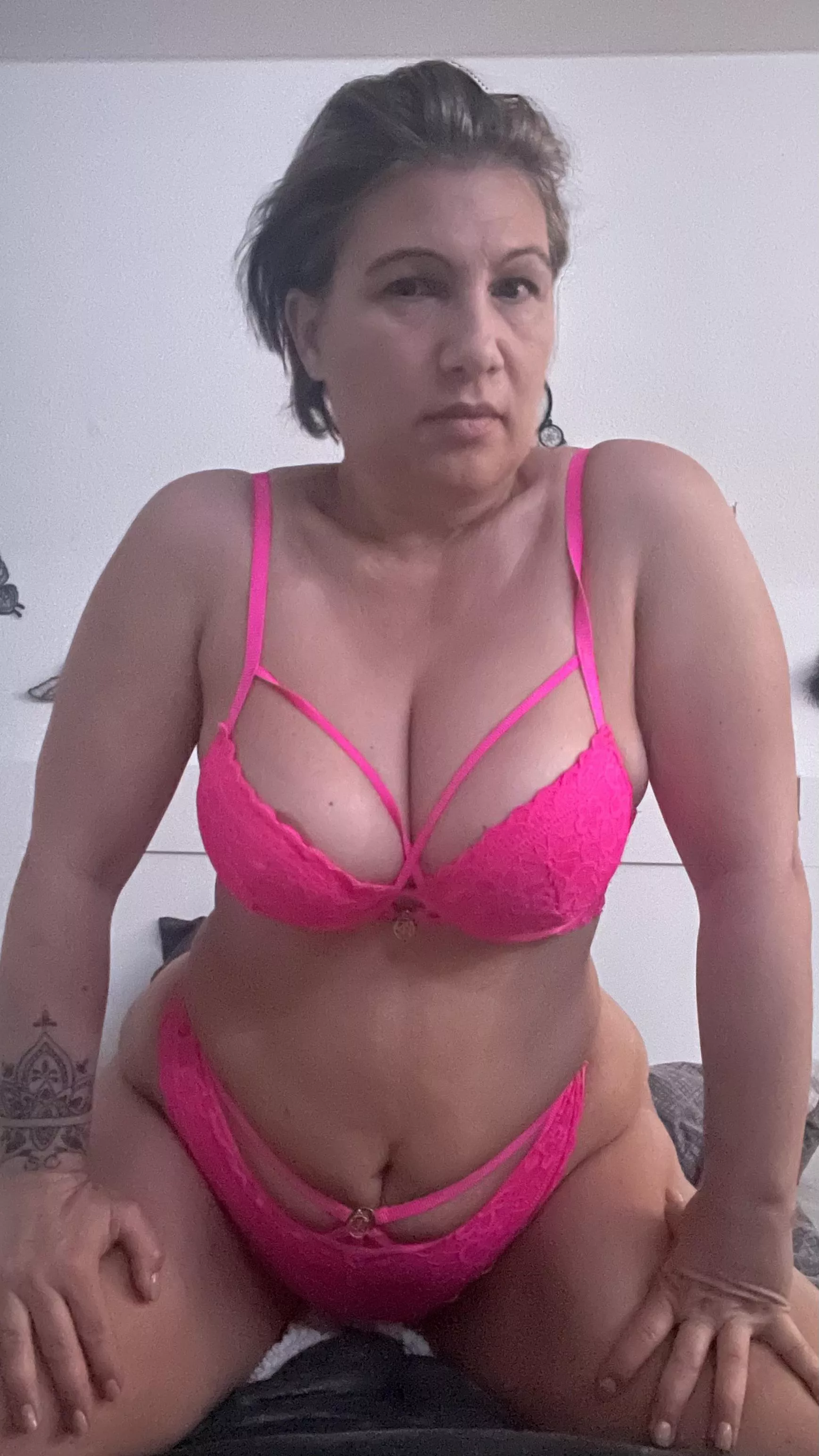 Can I be your favorite gilf mommy?