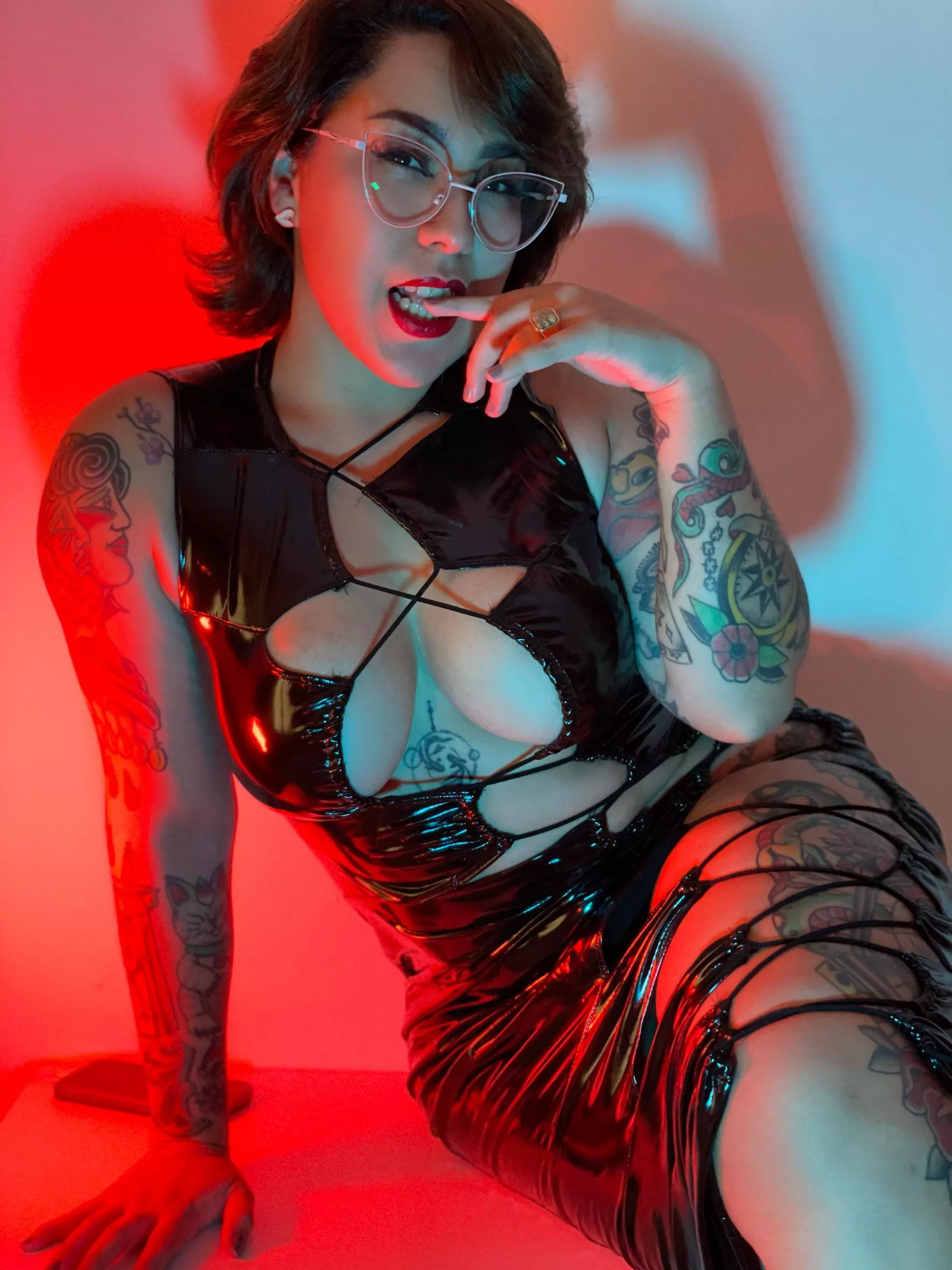 Does my hair better wavy or straight?