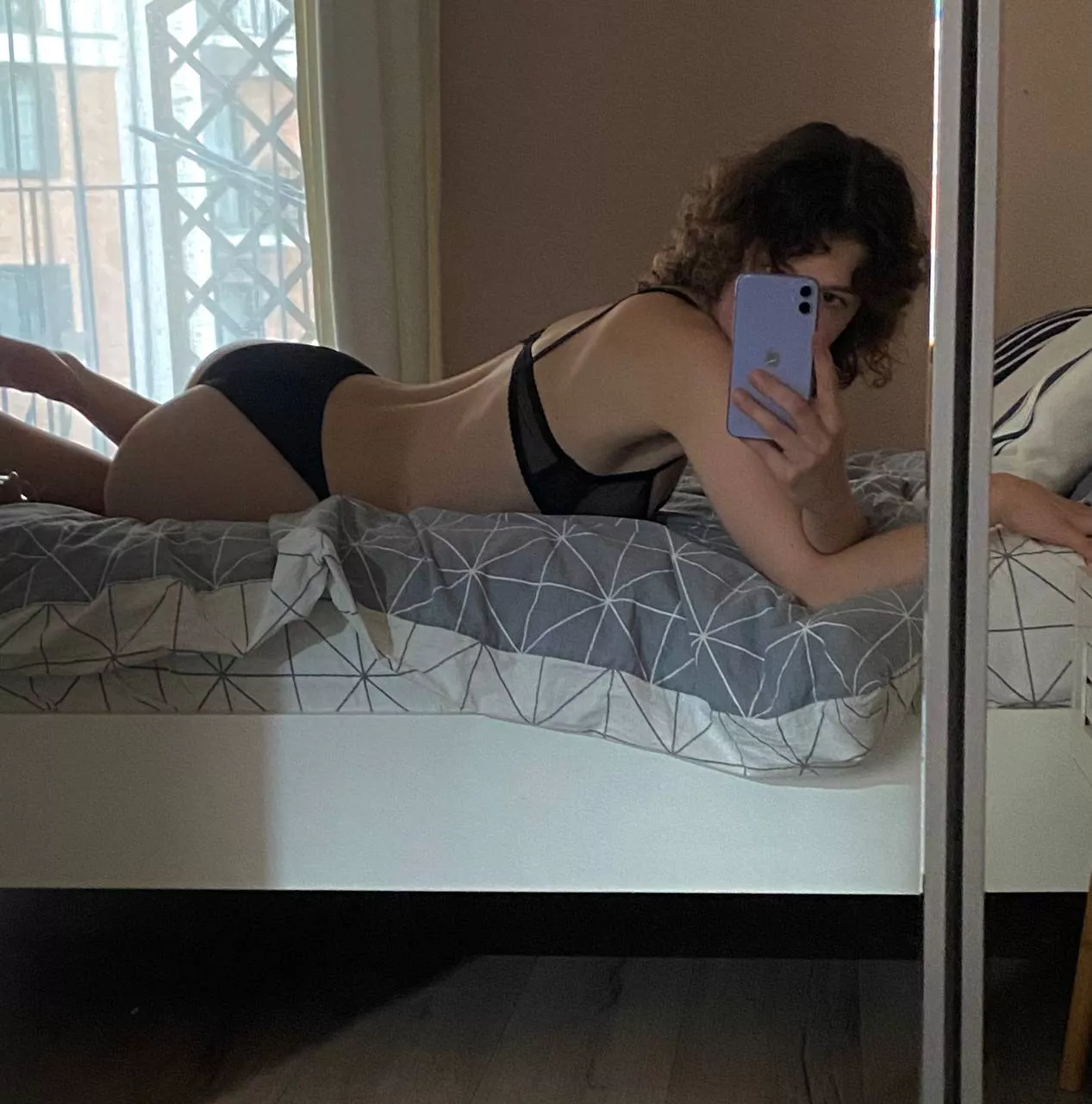 [f] time to find someone to watch Netflix under blanket this autumn