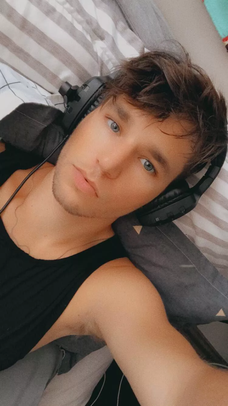 Hello :) from 🇨🇦