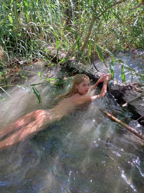 I can be your little doll fot tonight ;)