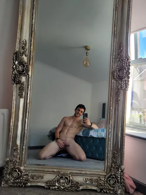 I dont know why my room looks pink. But I liked the morning light...