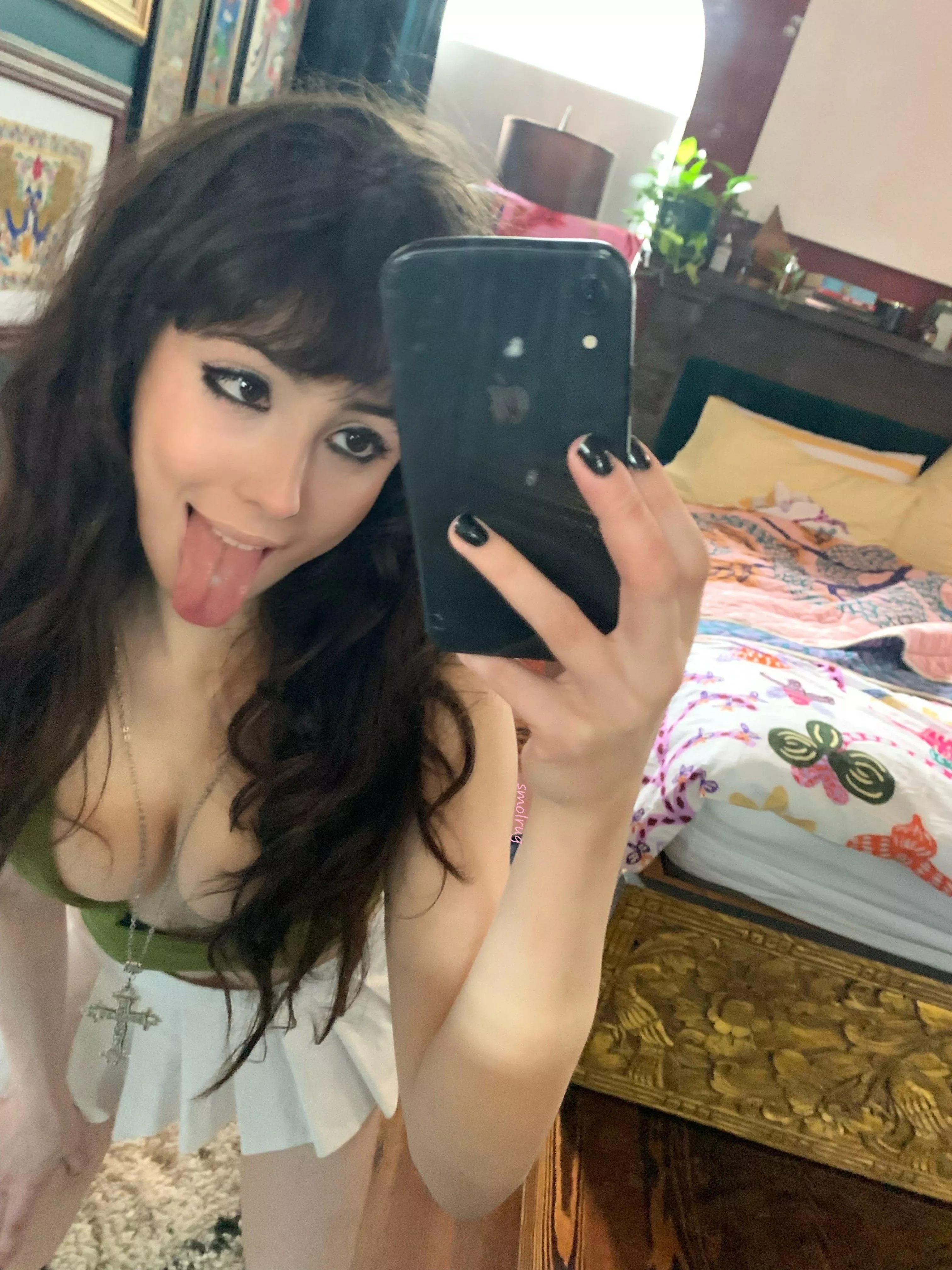 i hope youre having a good weekend💚👅 [f]