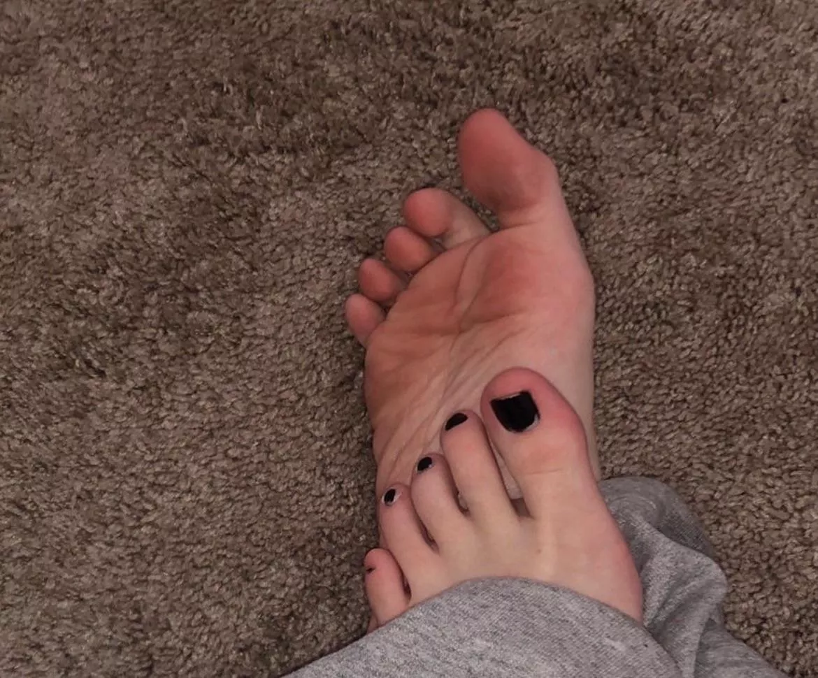 I’d love to feel your tongue against my wrinkles~