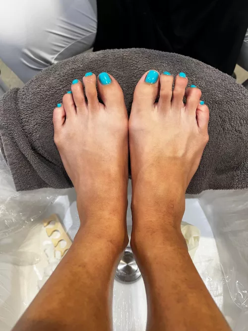 Love my new torquoise pedicure