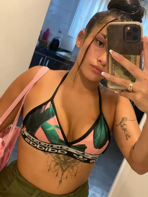 my gym croptop today :)