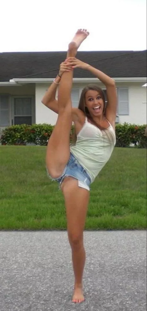 Short shorts and splits
