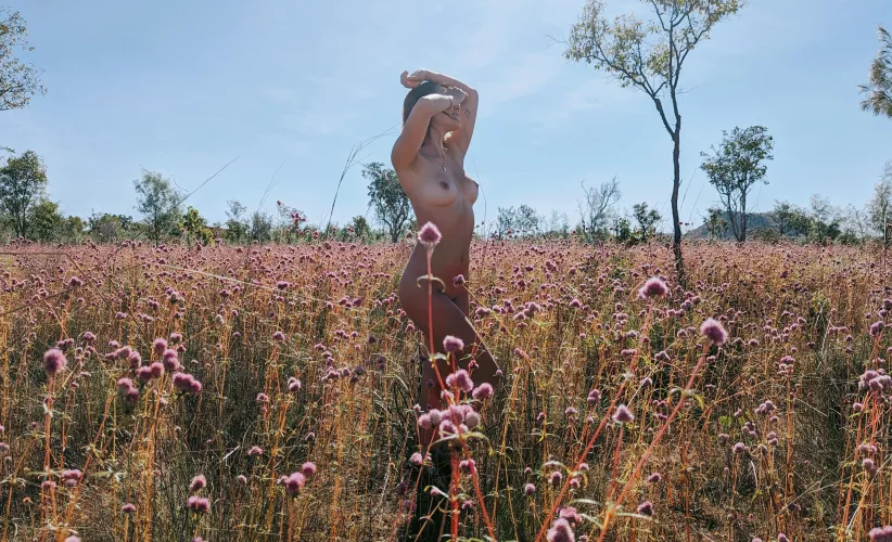 the most feminine frocliking in the wild flowers I've been