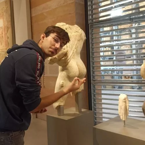 Yes i m an student in archaeology, yes i m a child