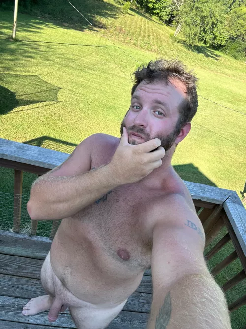 Busy day in Tennessee, soakin the sun for every last second.