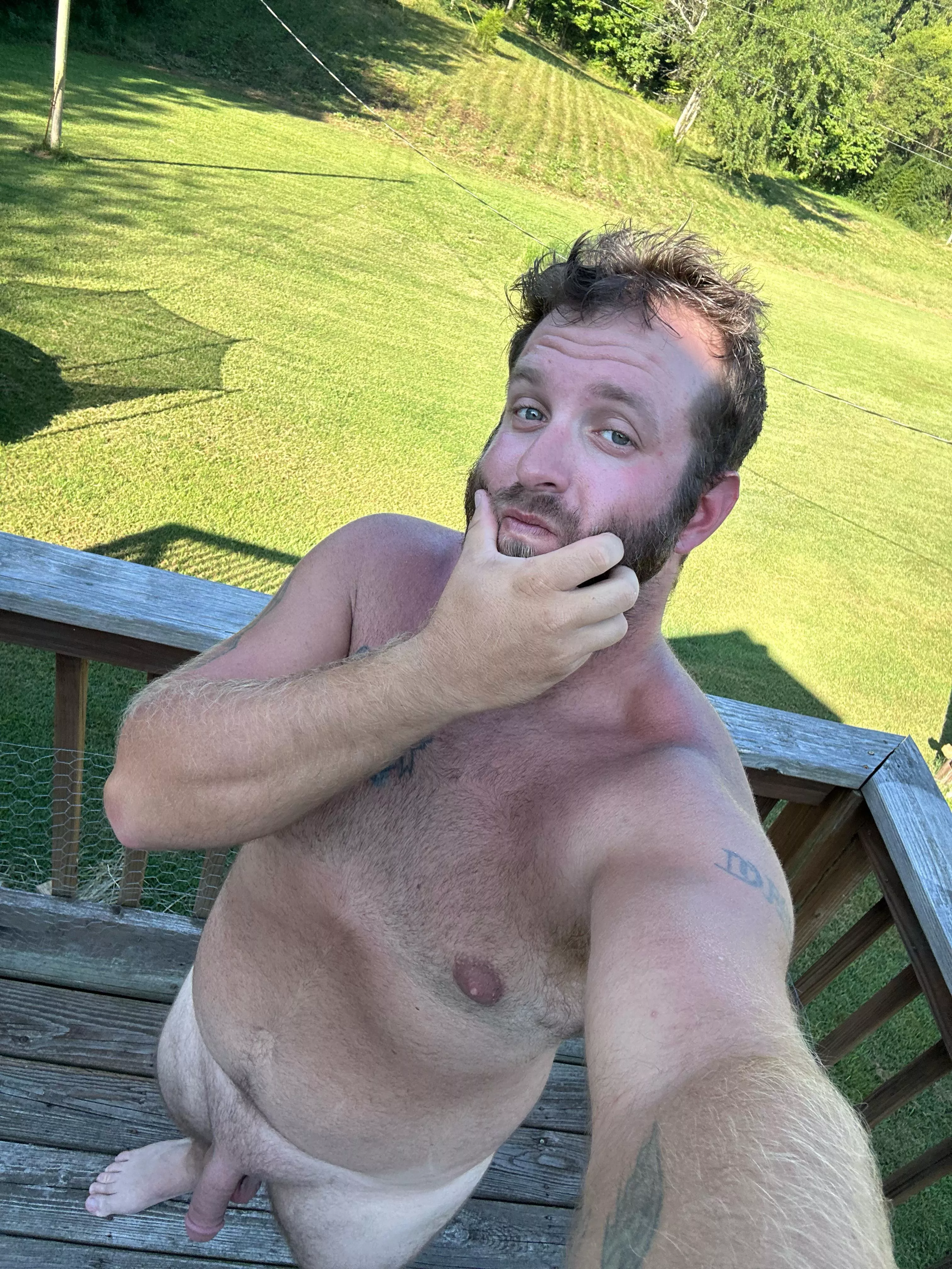 Busy day in Tennessee, soakin the sun for every last second.