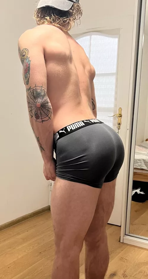 Do u like muscle butts too?