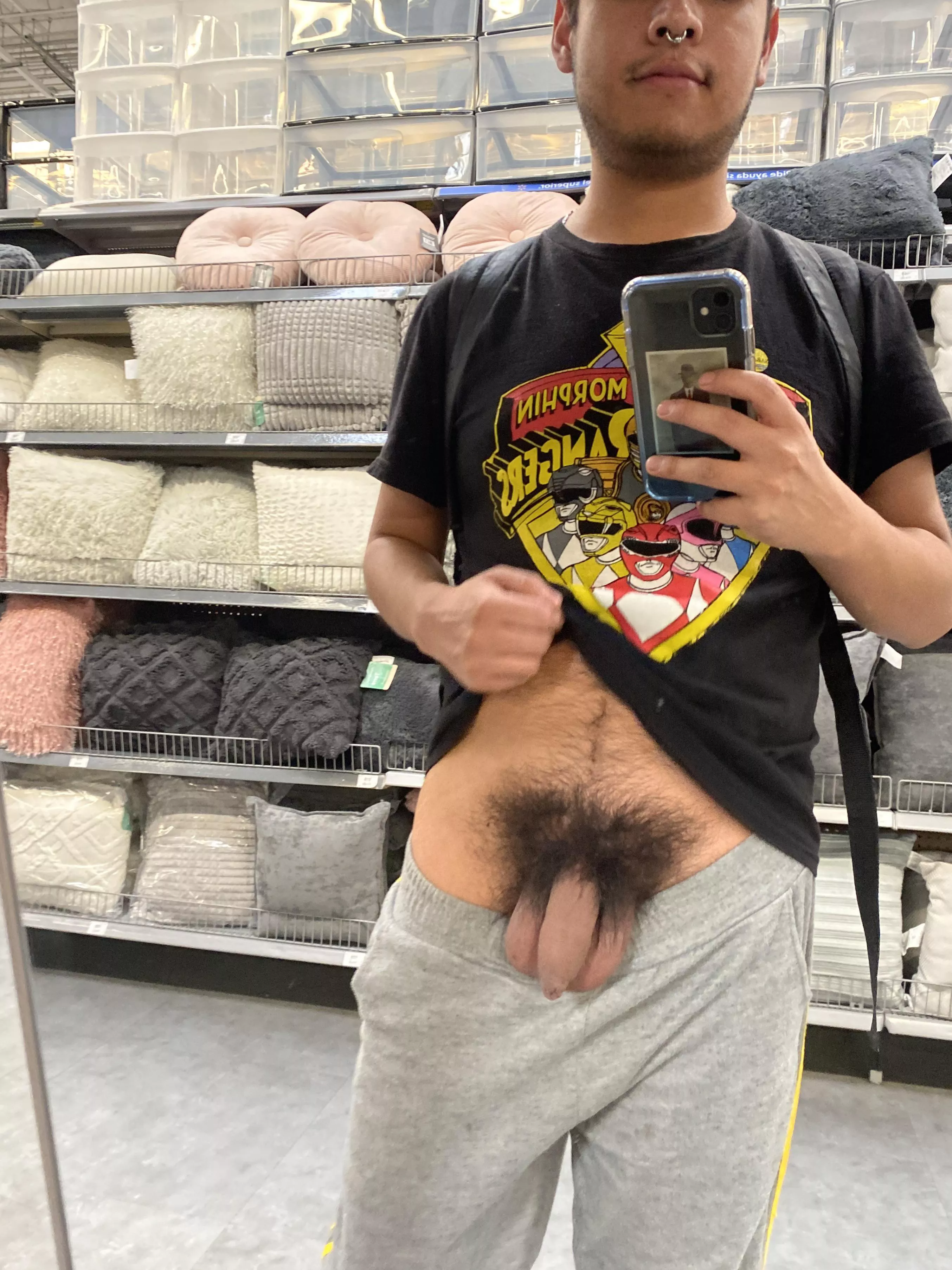 Full bush at the supermarket 😈