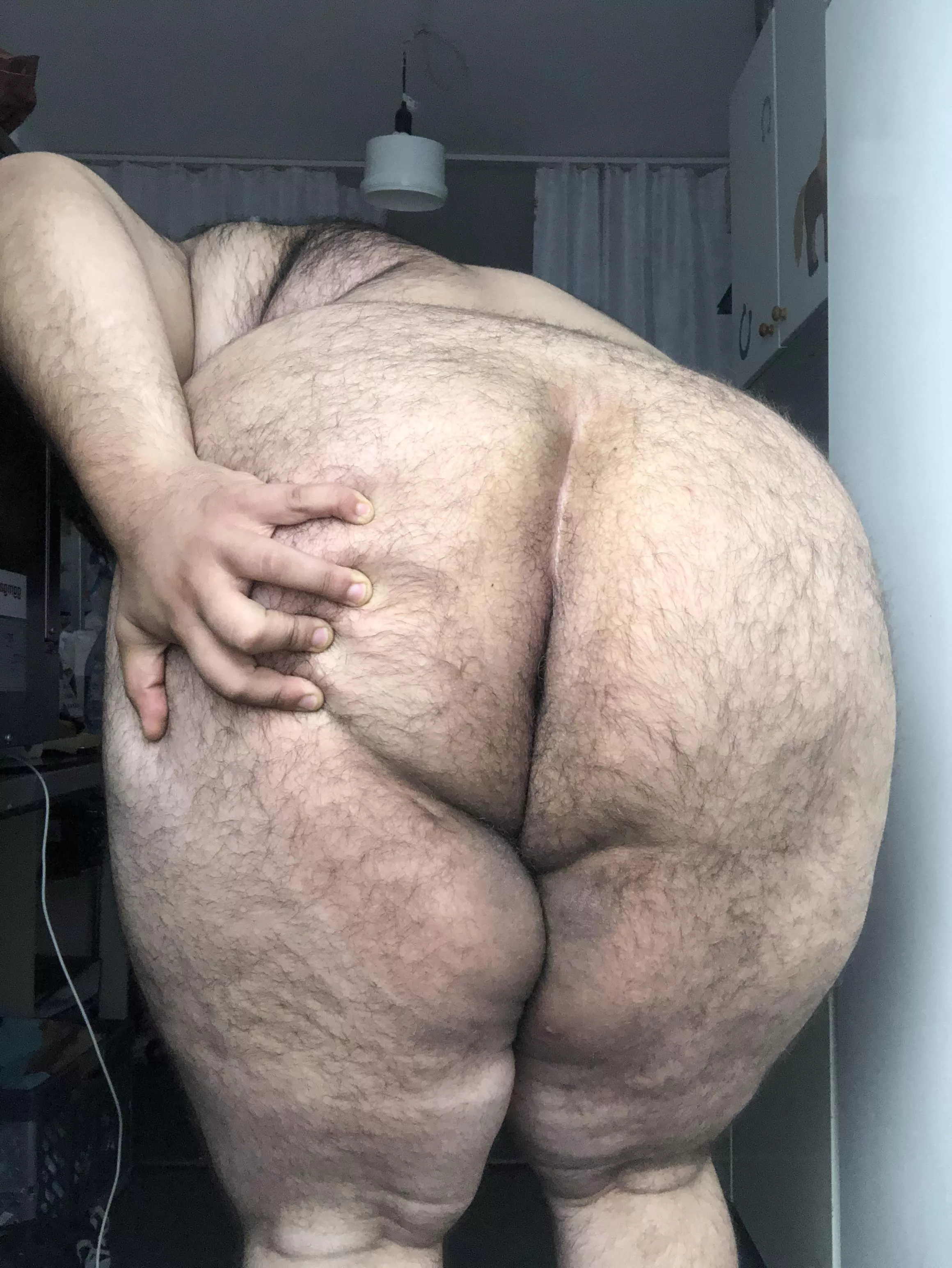 i got this piece of ass for you guys😋