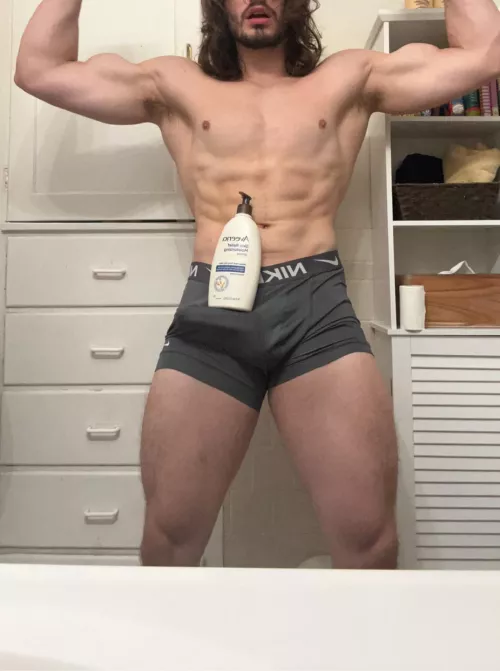 I need help putting lotion on.. wanna make sure I don’t miss any spots? 🤭😈