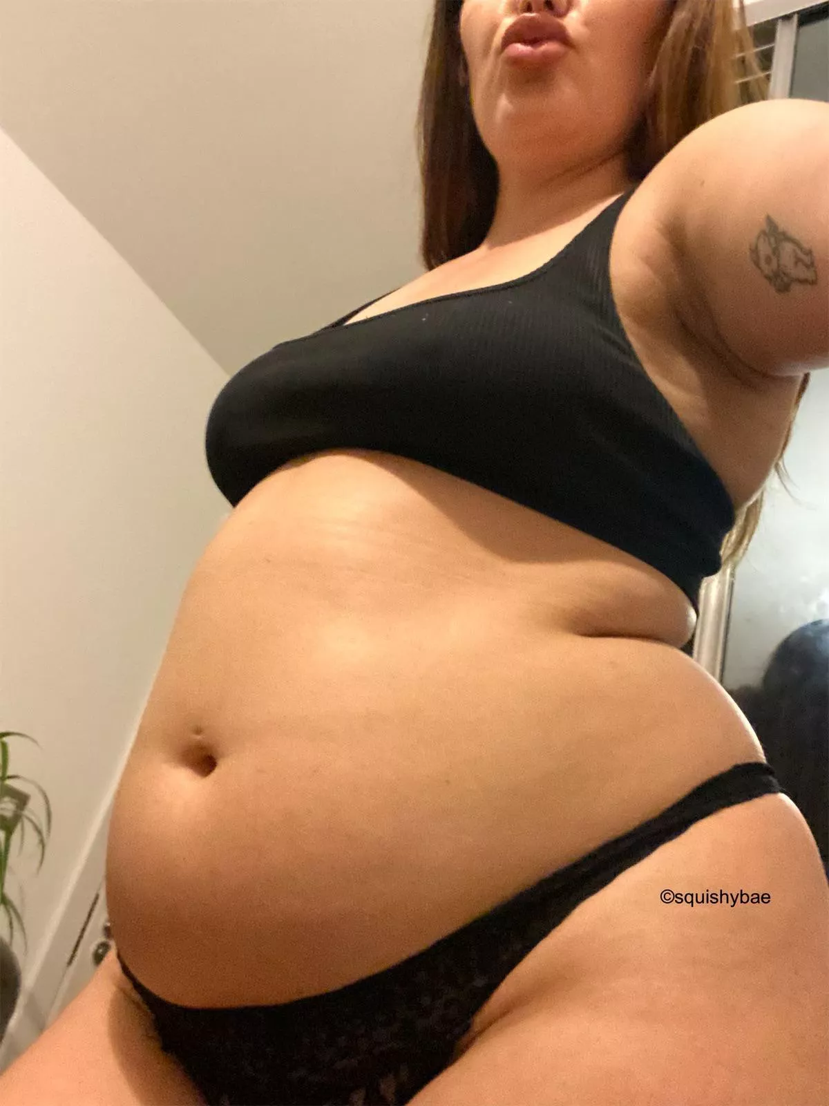 Just went out for a boujee meal but couldn’t stop thinking about coming home to check out my belly 🥵