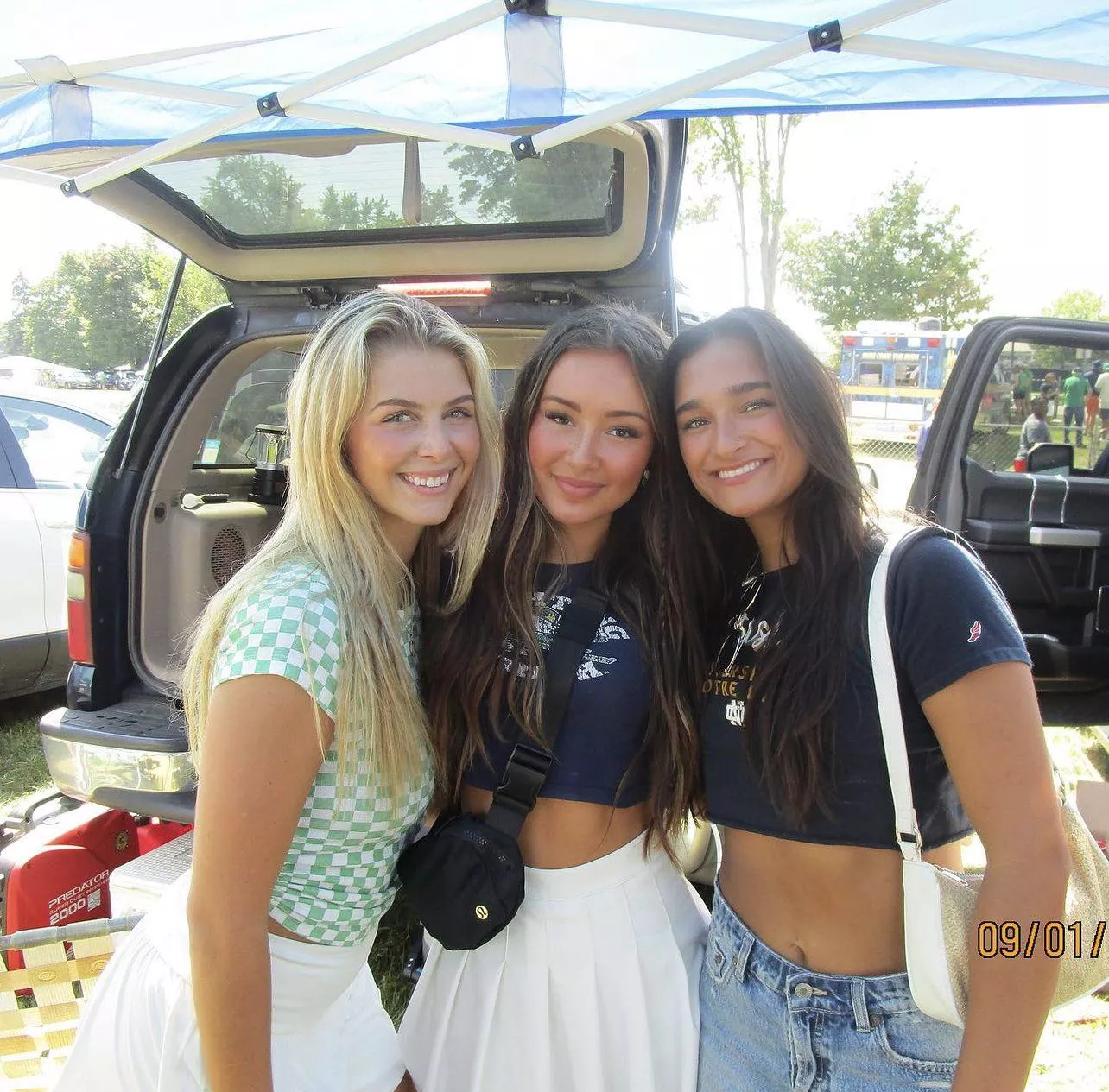 Tail gate babes