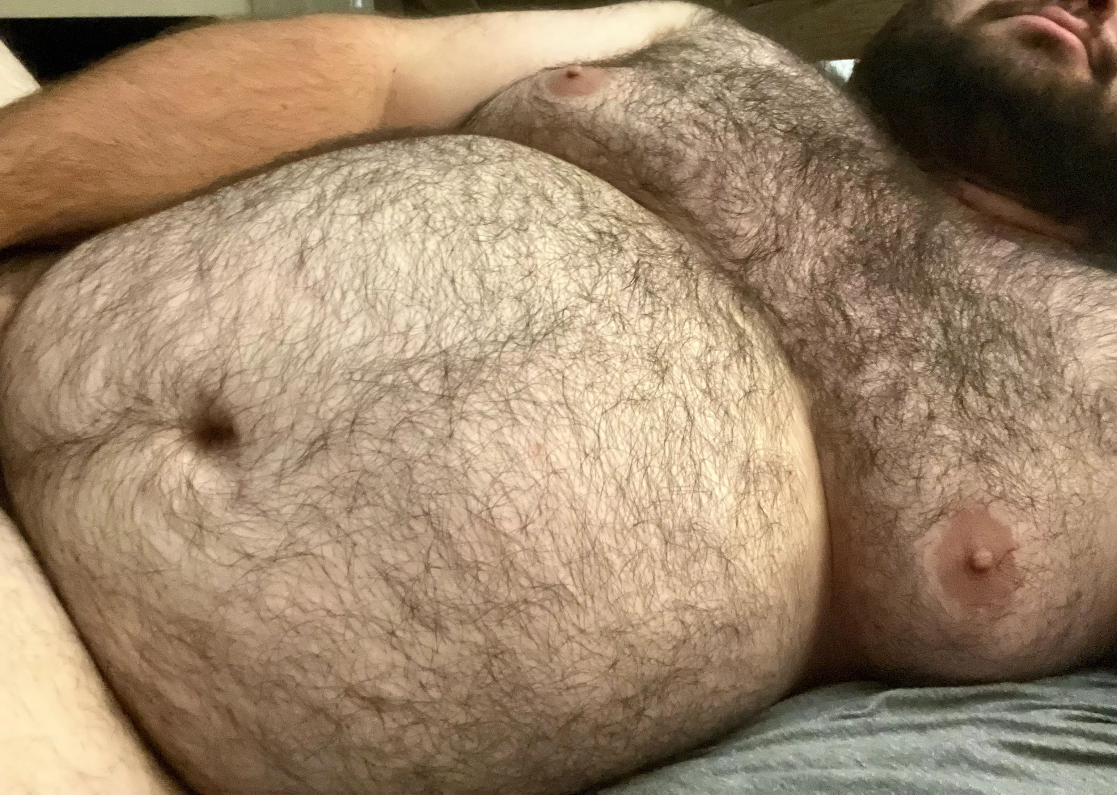Tucking myself in… hope you like your men thick, burly, country and constantly ready to pay you compliments/attention. 31M4F Hope all you lovely ladies had a good weekend.