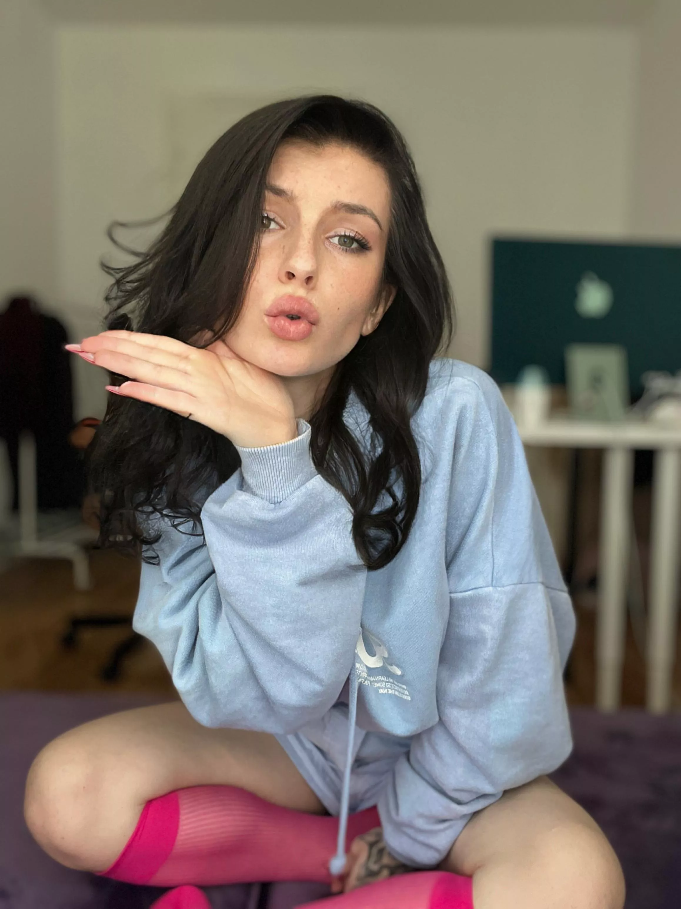 With me, every day is brighter and hotter.