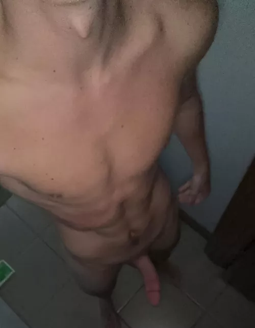 21 college athlete. Hmu for snap. Fit & muscular. (Pa/Wv++)