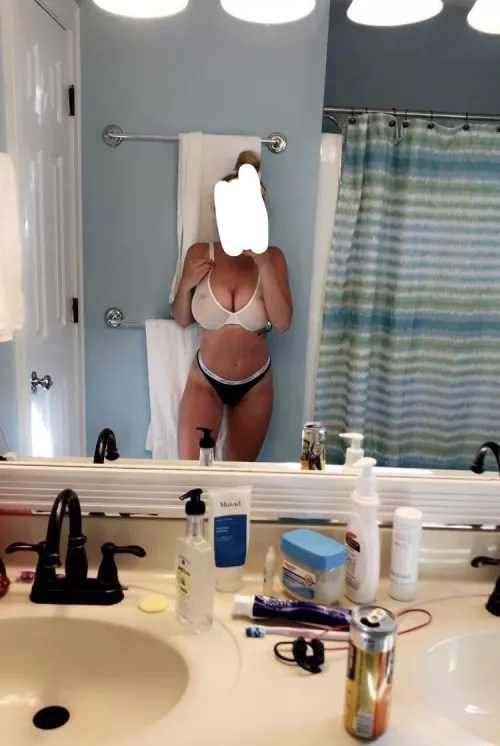 27 year old girlfriend. Flirty and perky