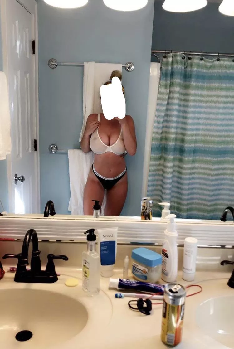 27 year old girlfriend. Flirty and perky