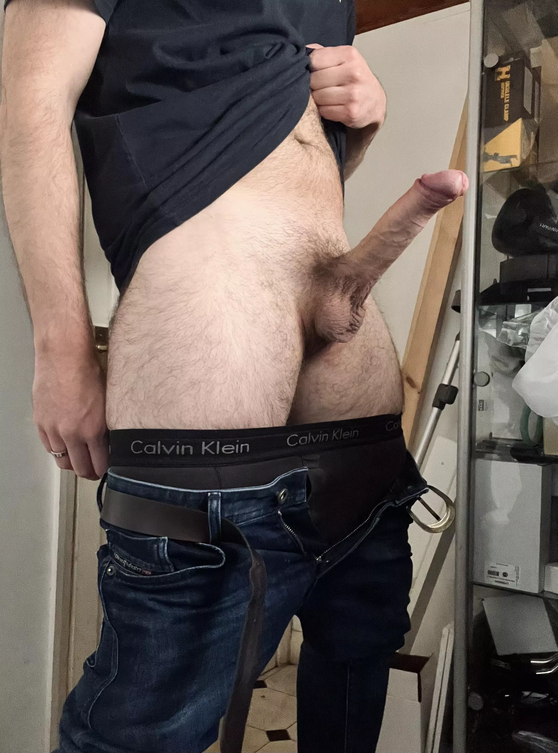 Anyone willing to suck my dick at work? 👀🙊