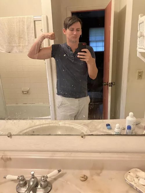 Been going to the gym more so hopefully that shows 🤷🏻‍♂️ DMs are welcome