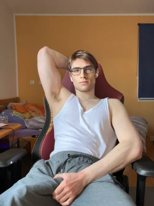 Do you like my bulge? 🤔