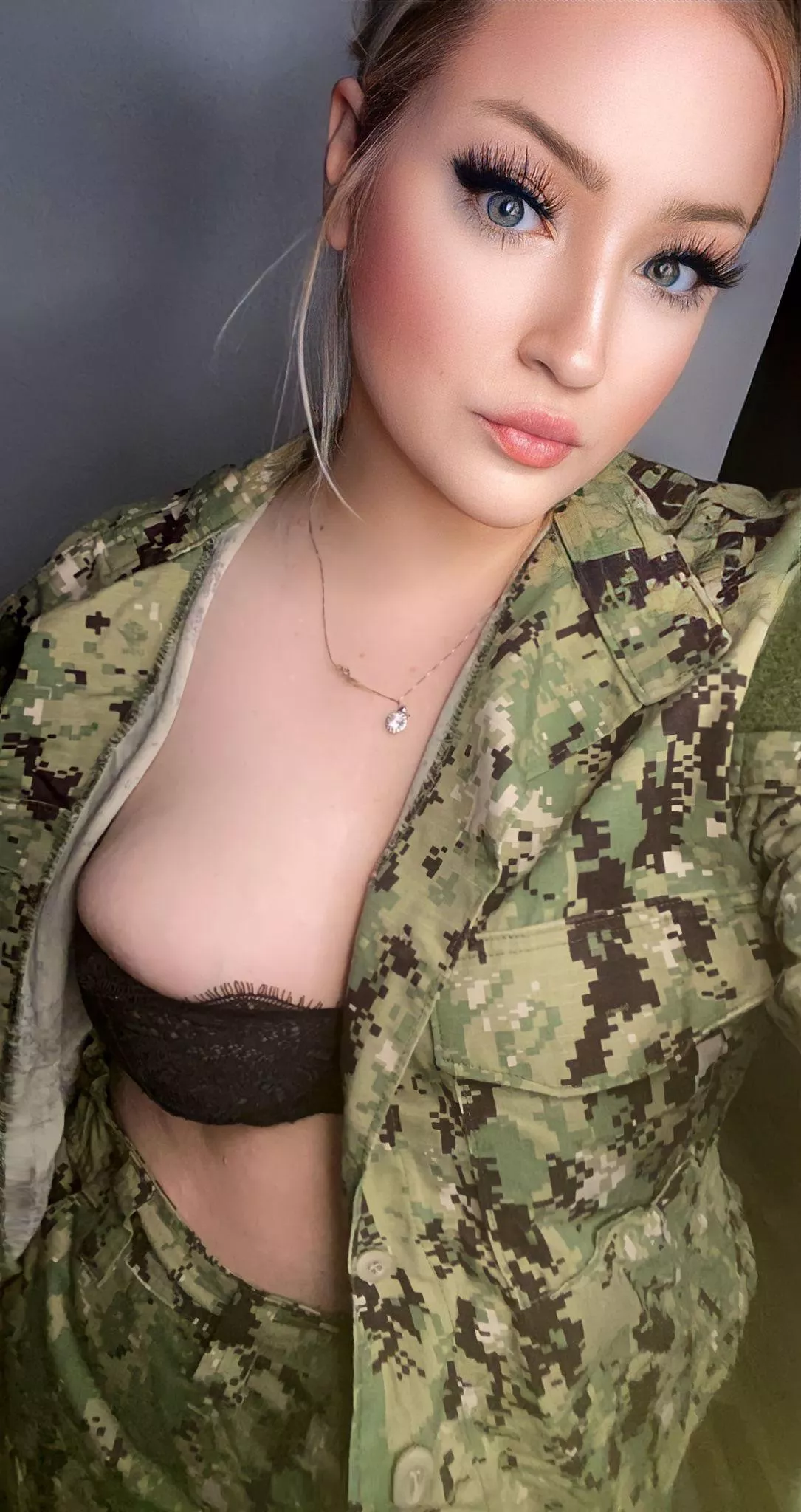 enjoy playing with my thick and squishy mombod