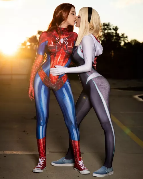 Mary Jane SpiderSuit & SpiderGwen (By gumihohannya & liensue.life)