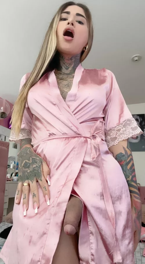 My loves, who accompanies me to the shower and lets myself be soaped by my charms 🧼🧽🚿🍆🌰🌰 😋😈😈😈